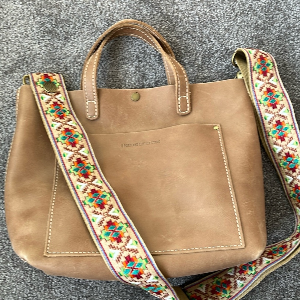 Portland Leather medium crossbody bag in cappuccino